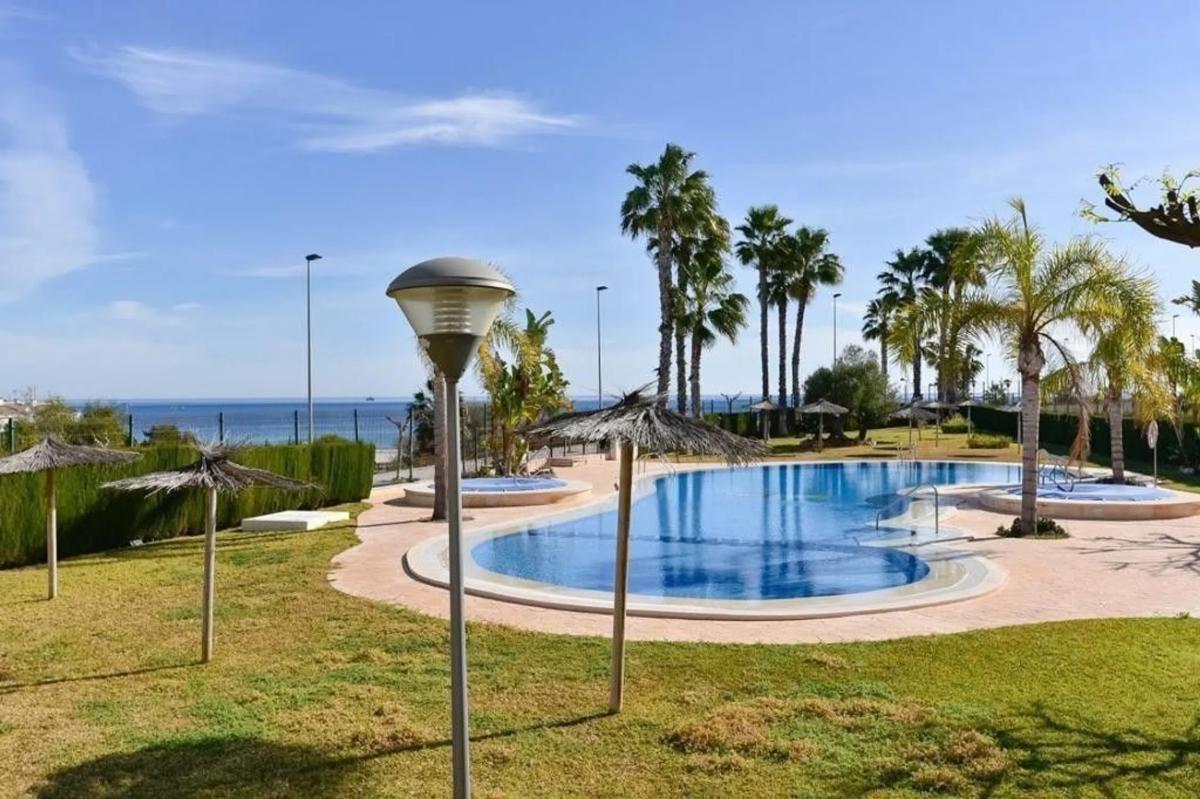 Venta de piso en Mil Palmeras, Pilar de la Horadada
photo 1
