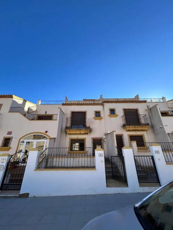 Venta de chalet adosado en Avenida de las Hierbas, 182 , Pilar de la Horadada photo 1