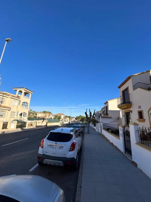 Venta de chalet adosado en Avenida de las Hierbas, 182 , Pilar de la Horadada photo 2