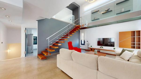 Casa independiente en calle Pegaso thumbnail 1