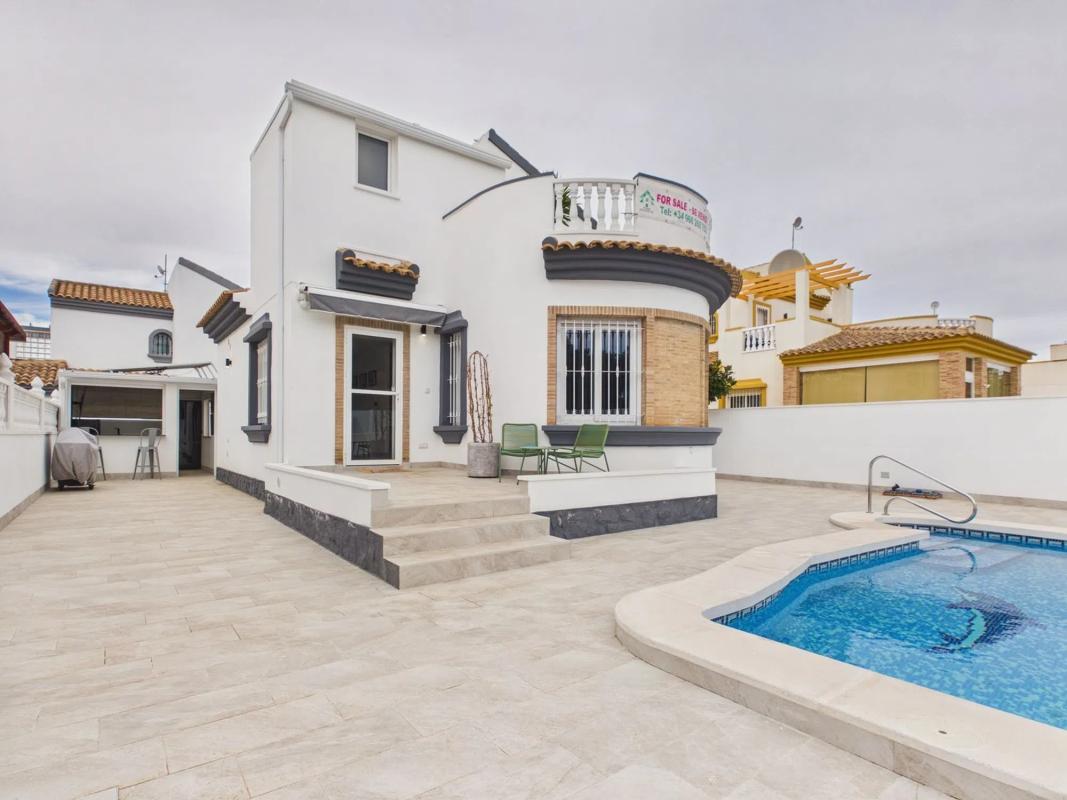 Sale of independent chalet in Pinar de Campoverde, Pilar de la Horadada
photo 1