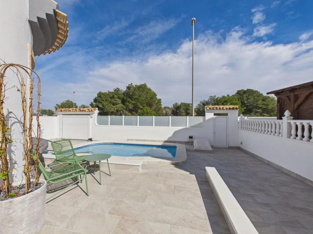 Sale of independent chalet in Pinar de Campoverde, Pilar de la Horadada
photo 5