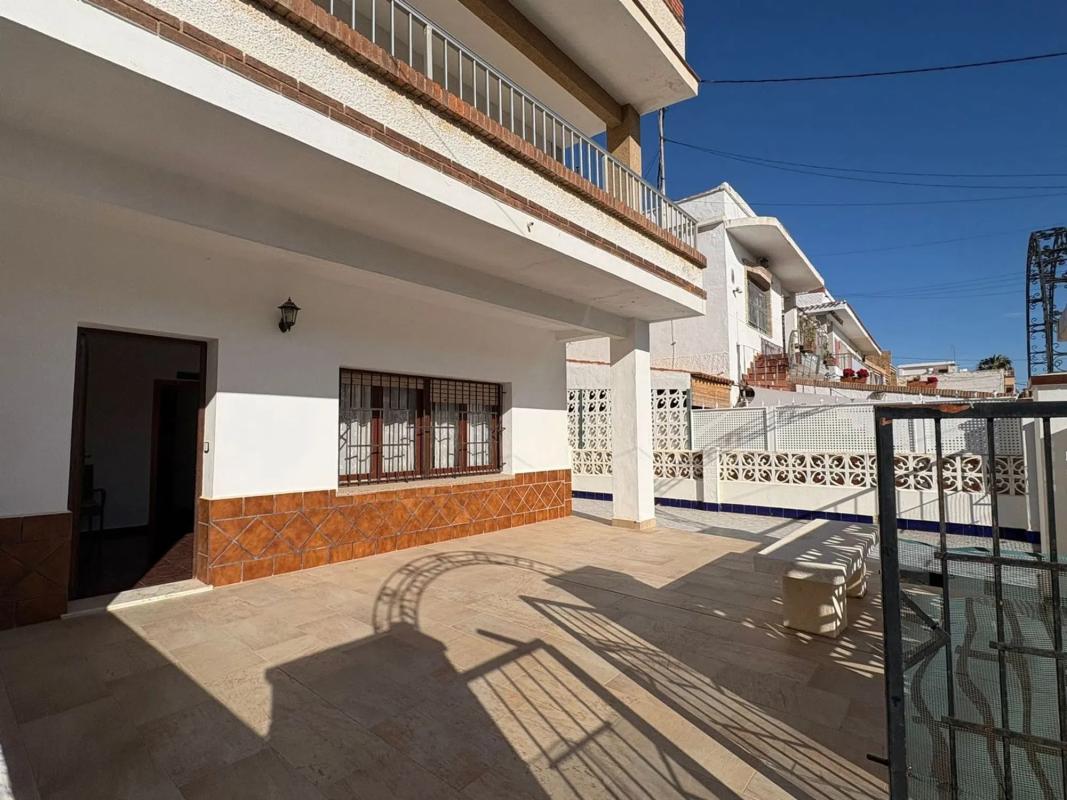 Sale of townhouse in Torre de la Horadada , Pilar de la Horadada photo 1