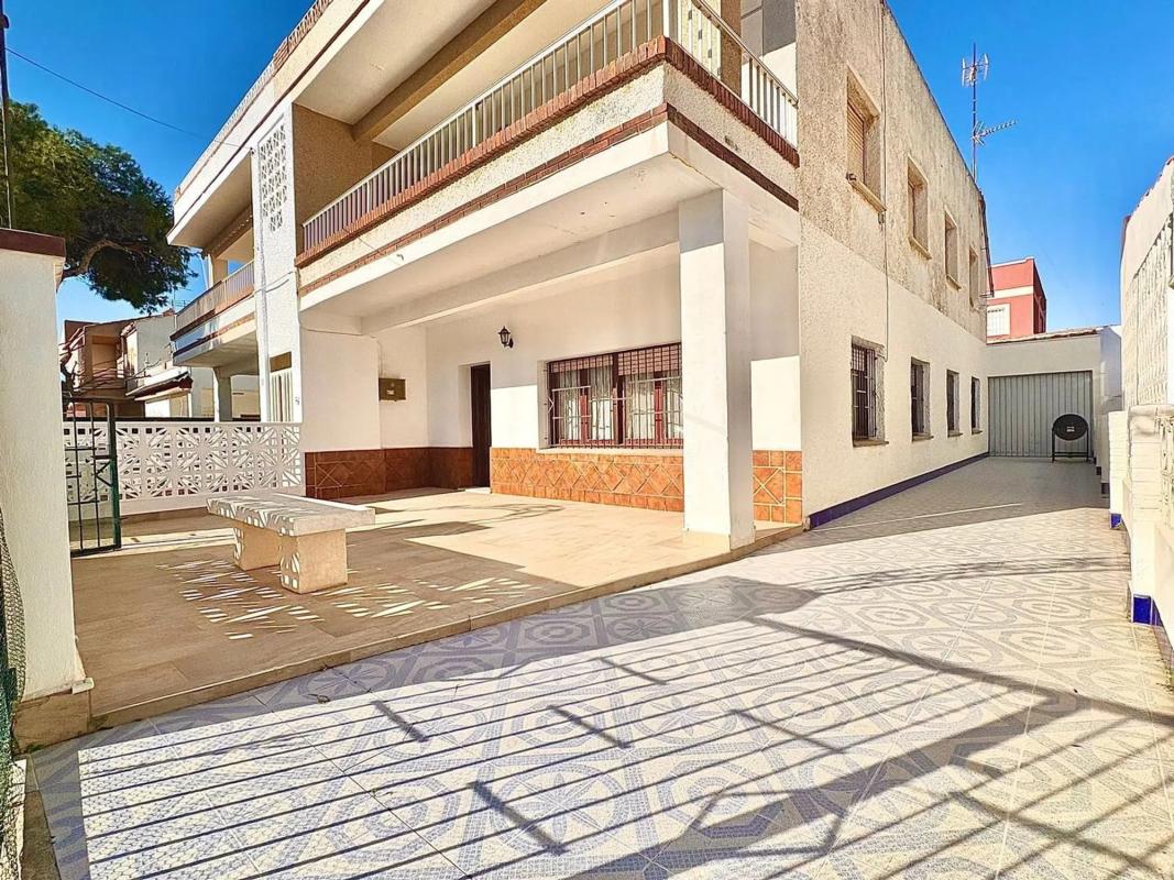Sale of townhouse in Torre de la Horadada , Pilar de la Horadada photo 2