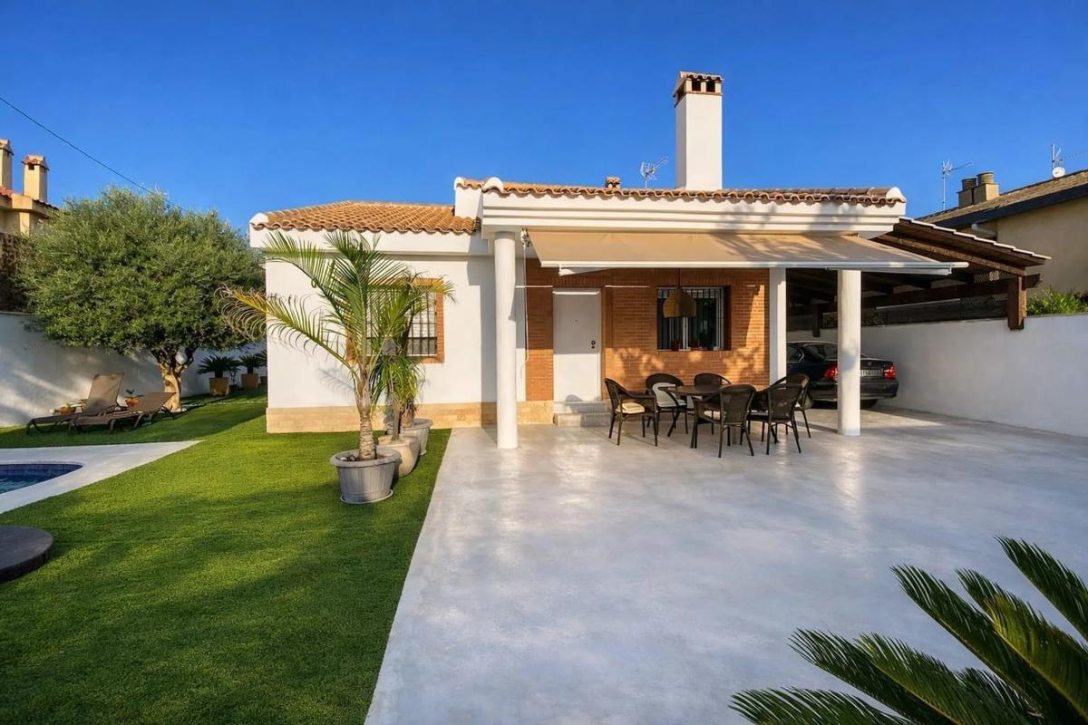 Sale of independent chalet in Calle Salar, Pilar de la Horadada
photo 2