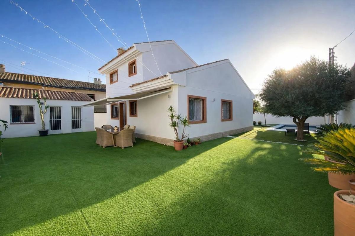 Sale of independent chalet in Calle Salar, Pilar de la Horadada
photo 5