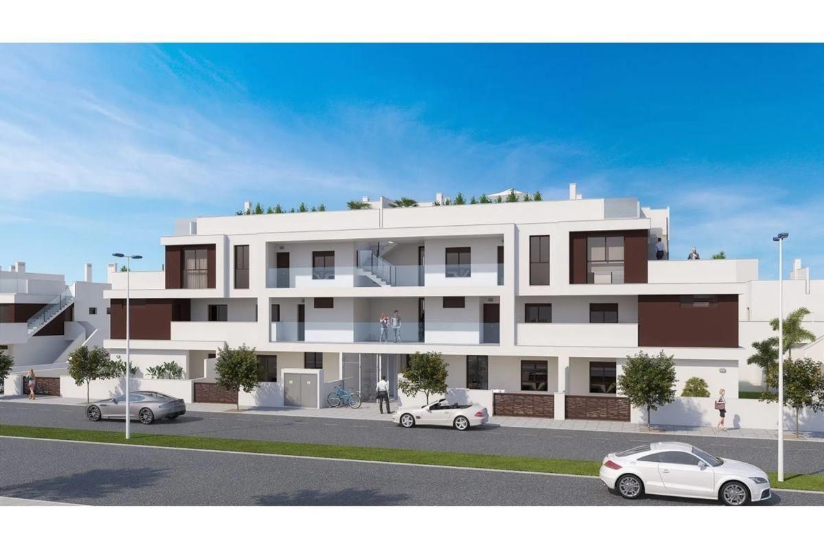 Sale of independent chalet in Calle Lila s/n, Pilar de la Horadada
photo 1