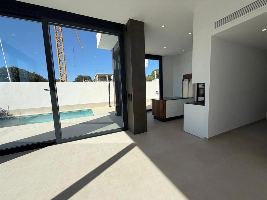 Sale of independent chalet in Pinar de Campoverde, Pilar de la Horadada
 photo 2