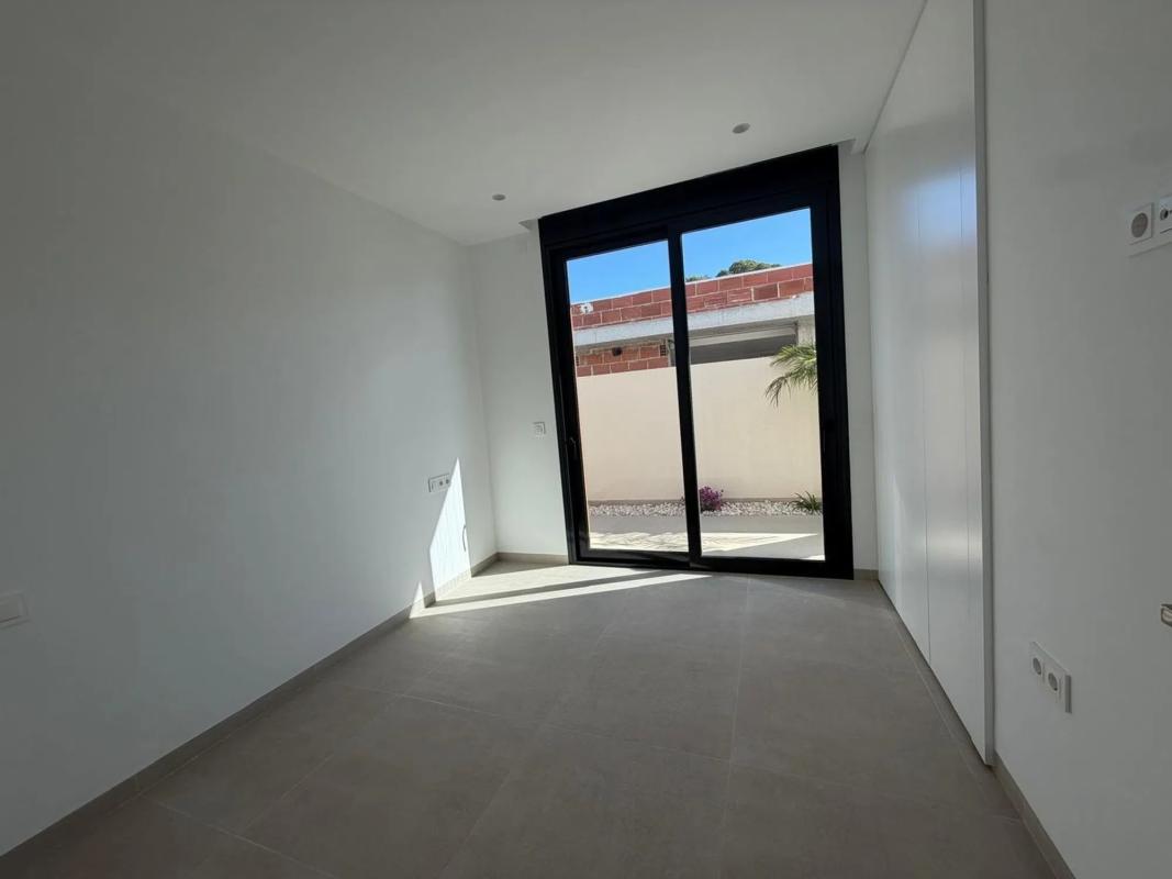 Sale of independent chalet in Pinar de Campoverde, Pilar de la Horadada
 photo 5