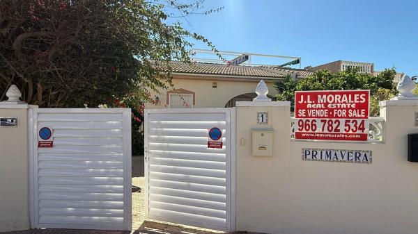 Chalet adosado en calle Bilbao thumbnail 1
