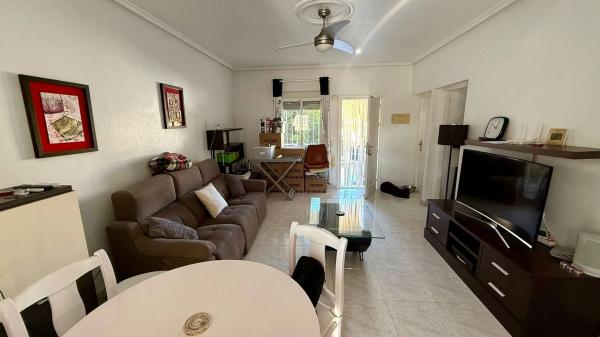 Chalet adosado en calle Bilbao thumbnail 2