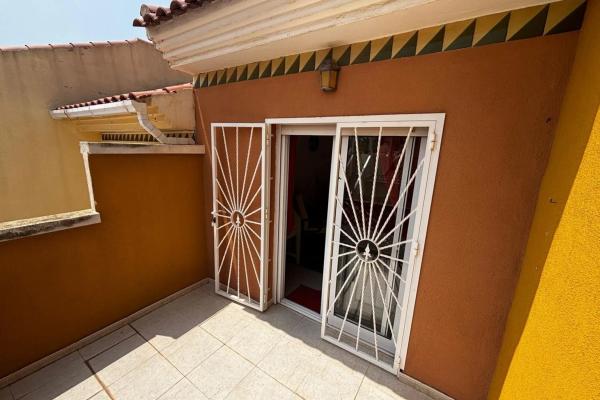 Chalet adosado en avenida de Huelva thumbnail 2