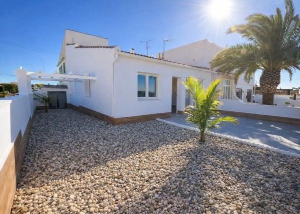 Chalet pareado en calle Costa de Garraf, 55 thumbnail 1