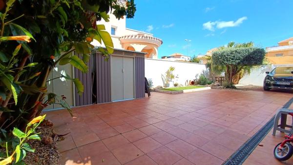 Chalet independiente en venta en Barrio Lo Marabú, Rojales
thumbnail 1