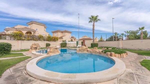 Chalet independiente en venta en Barrio Lo Marabú, Rojales
 photo 4