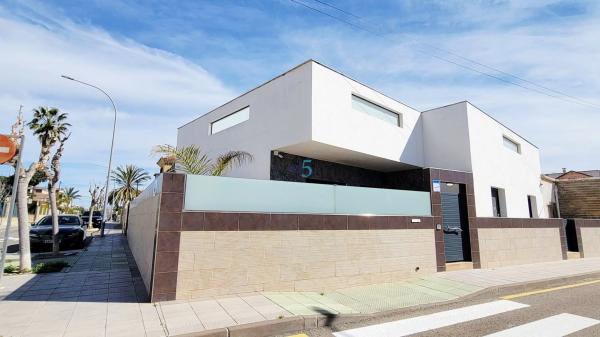 Independent chalet for sale in Torre de la Horadada, Pilar de la Horadada
photo 1