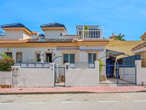 Chalet adosado en calle Rio Duero photo 1