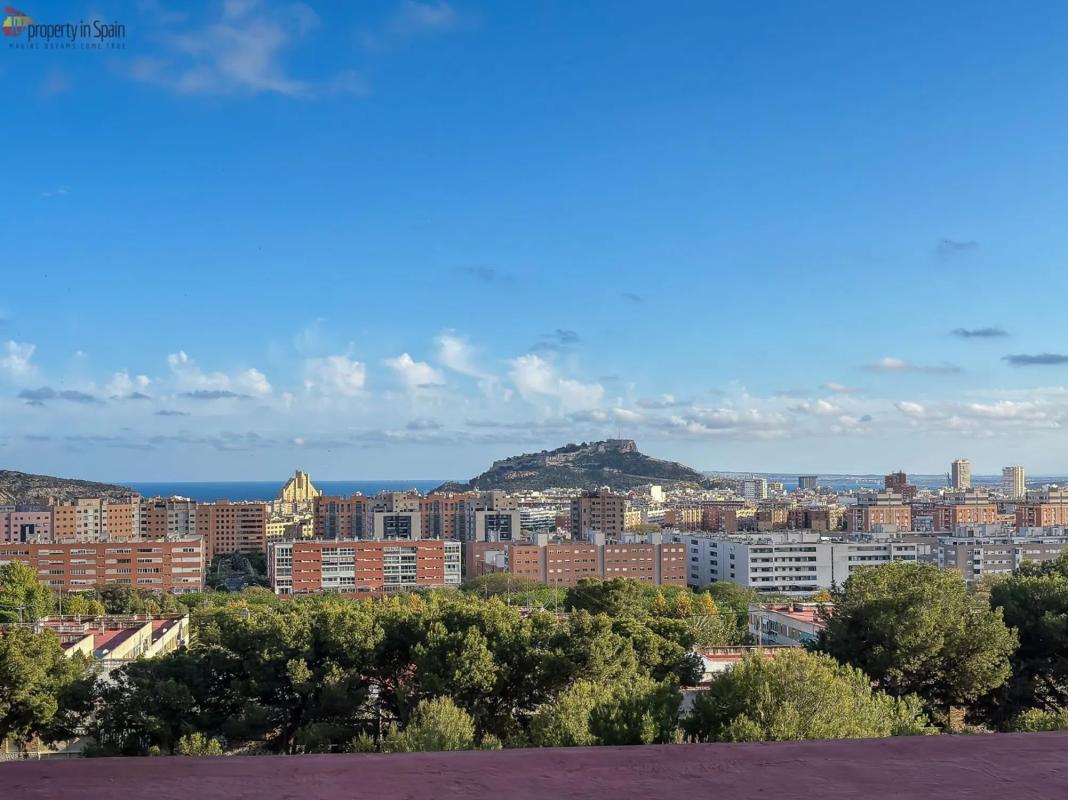 Продажа квартиры на Barrio Vistahermosa, Аликанте / Алакант
photo 4