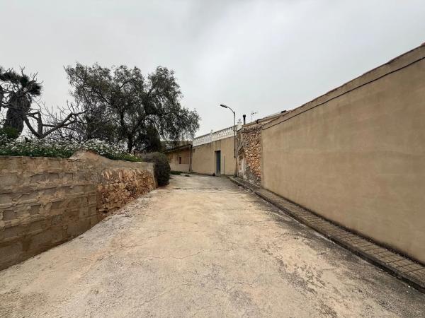 Chalet adosado en calle Casas Escandell photo 1