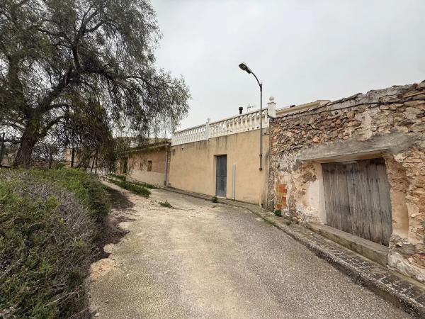 Chalet adosado en calle Casas Escandell photo 2