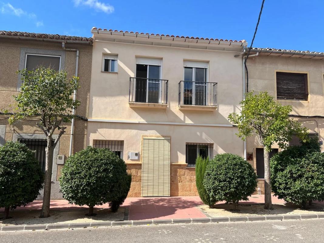 Venta de chalet adosado en Calle Ancha , Algueña photo 1
