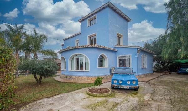 Chalet independiente en venta en El Montgó, Denia
thumbnail 1