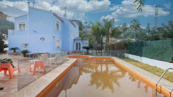 Chalet independiente en venta en El Montgó, Denia
thumbnail 2