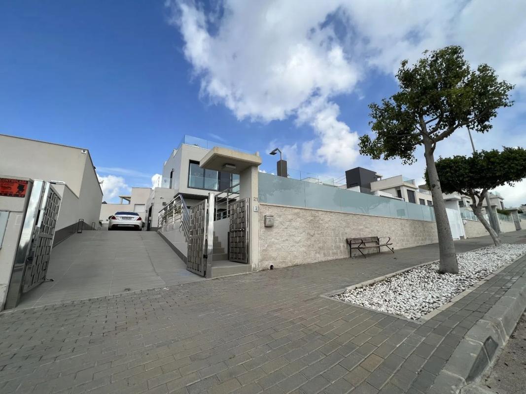 Properties for sale and rent in Spain photo 3