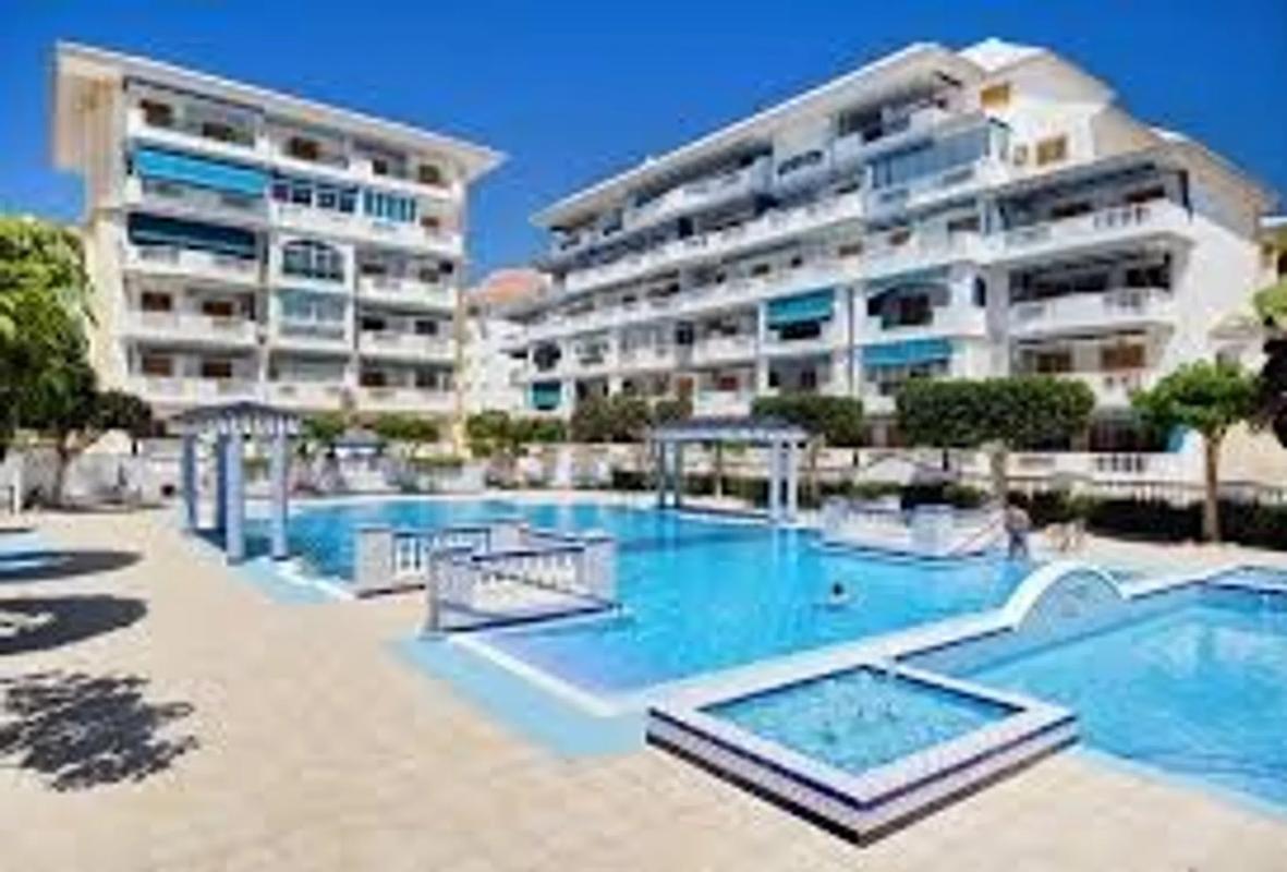 Venta de piso en Avenida Bélgica, 2, Torrevieja
photo 1
