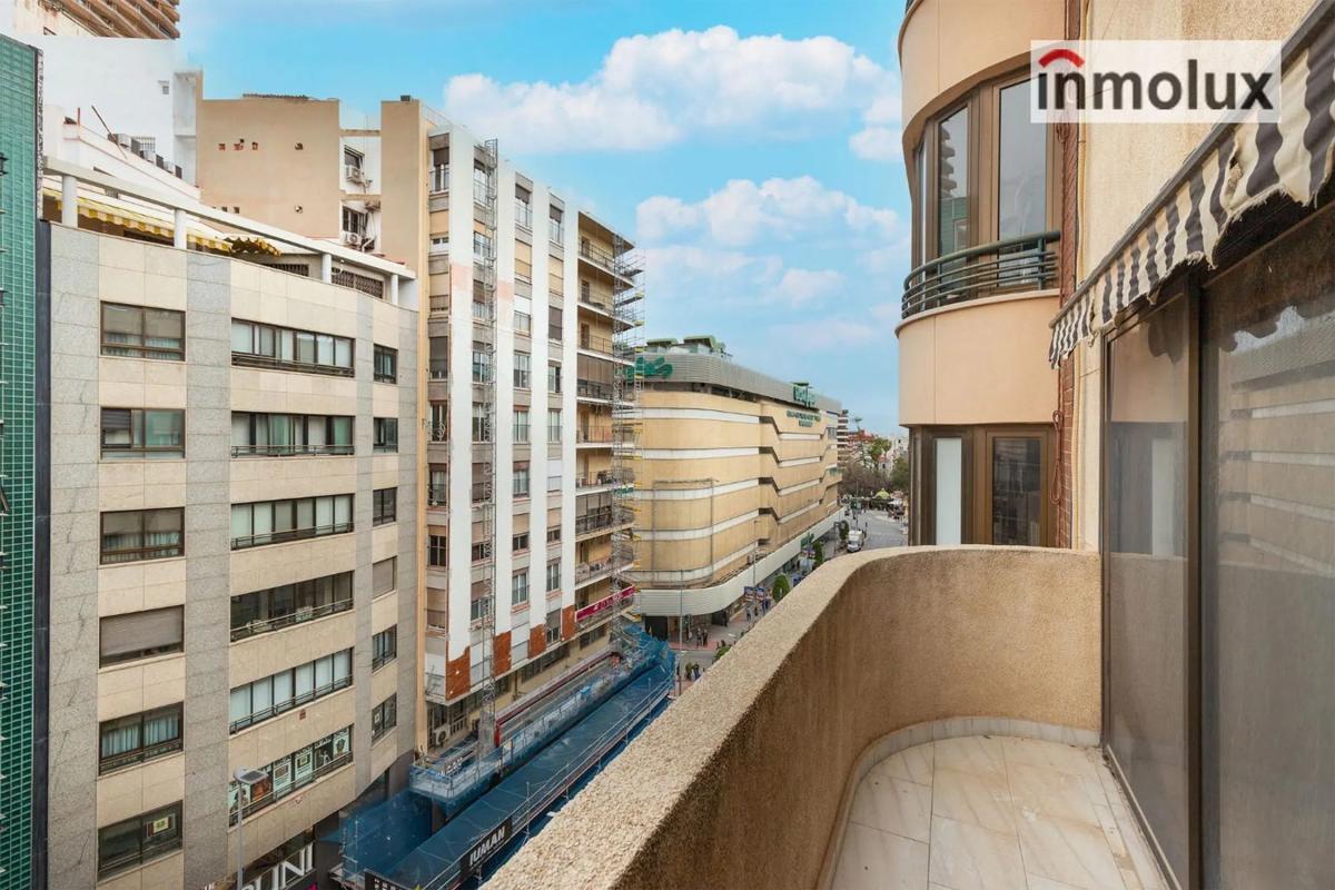 Venta de duplex en Avenida Maisonnave, Alicante / Alacant photo 1