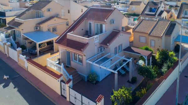 Chalet independiente en venta en Barrio Centro de la Ciudad Quesada, Rojales
photo 1