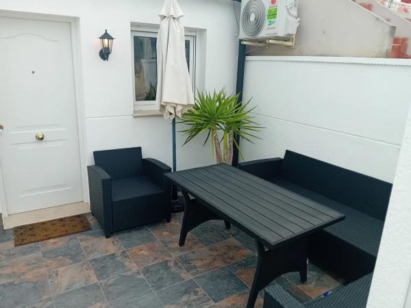 Chalet independiente en venta en Barrio La Siesta - El Salado - Torreta, Torrevieja
thumbnail 1