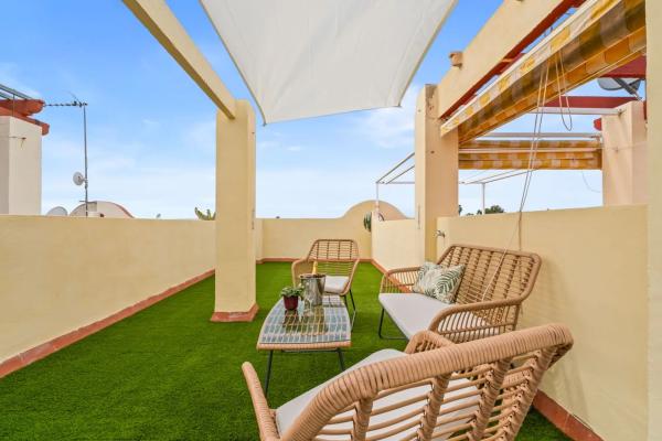 Chalet independiente en venta en Barrio La Florida, Alicante / Alacant
thumbnail 2