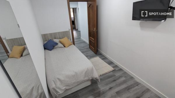 Habitación en piso compartido de 3 habitaciones en Almenara, Madrid photo 3