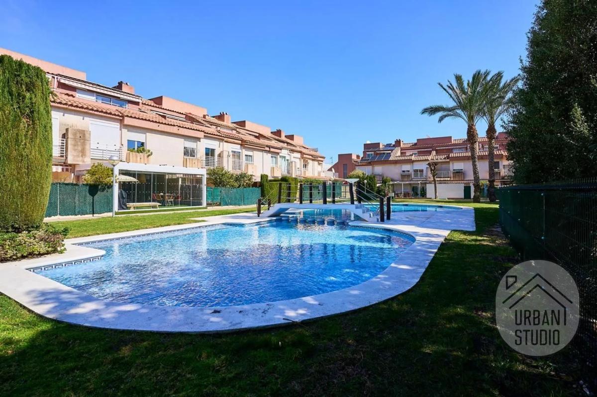 Venta de chalet independiente en Avenida del Locutor Vicente Hipólito, Alicante / Alacant
photo 1
