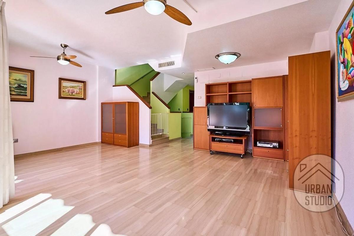Venta de chalet independiente en Avenida del Locutor Vicente Hipólito, Alicante / Alacant
photo 2