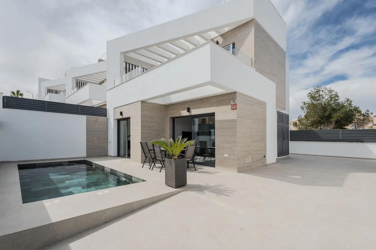 Sale of independent chalet in Calle Peñarroya, 21, Orihuela
photo 1