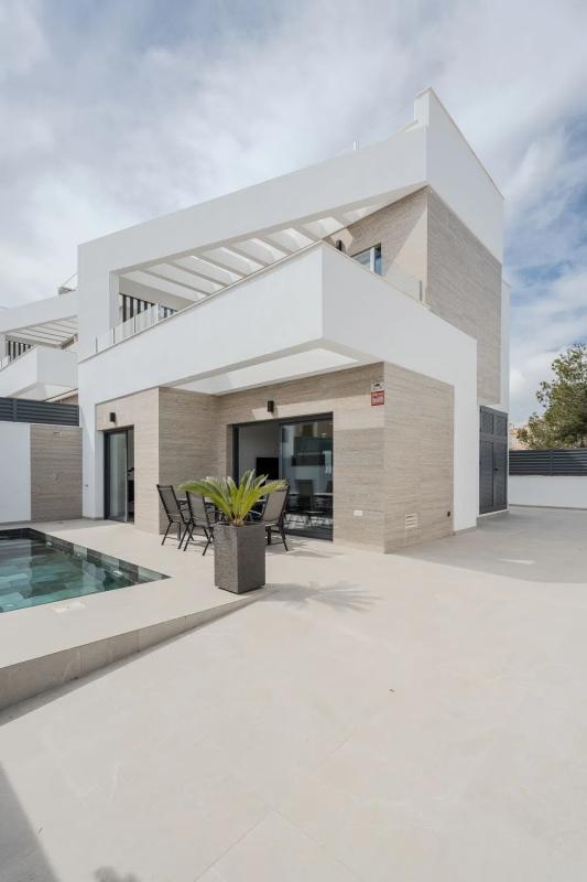 Sale of independent chalet in Calle Peñarroya, 21, Orihuela
photo 2