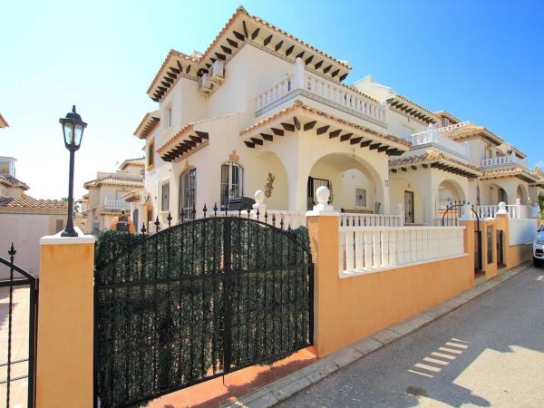Chalet adosado en calle Castillo de la Torre Grosa photo 1