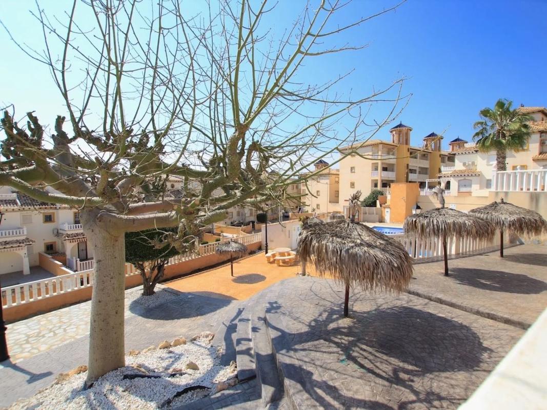 Venta de chalet adosado en  Calle Castillo de la Torre Grosa , Orihuela photo 2