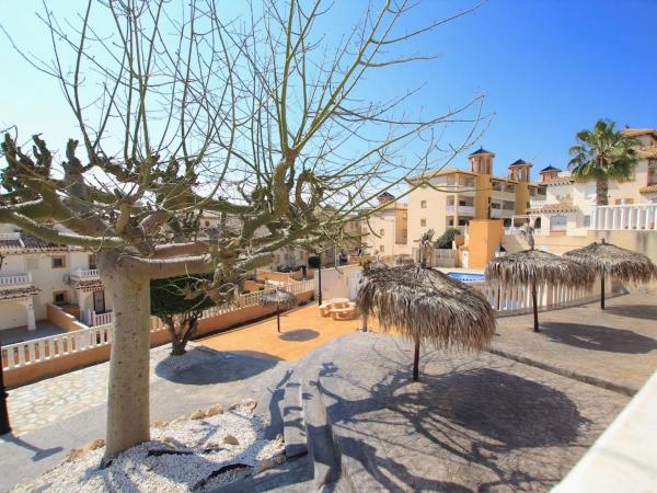 Chalet adosado en calle Castillo de la Torre Grosa photo 2