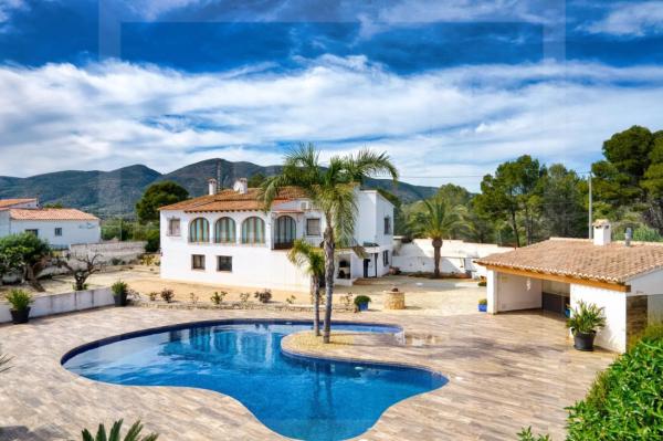 Finca rustykalna na sprzedaż w  Benissa pueblo , Benissa photo 1
