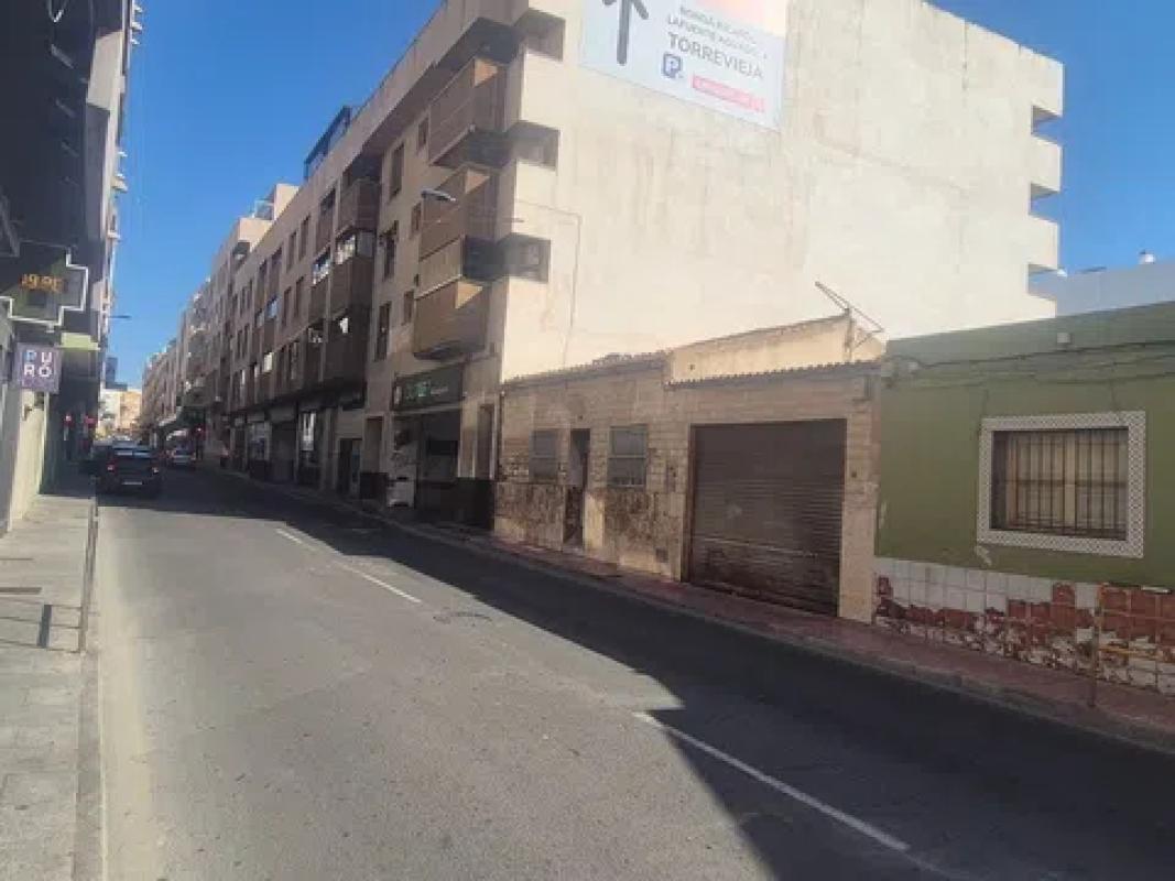 Terreno en venta en Torrevieja, Alicante photo 2