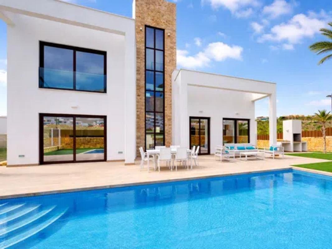 Sale of independent chalet in Playa de Poniente, Benidorm
photo 1