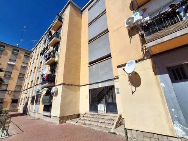 Venta de piso en Barrio Colonia Requena - Virgen del Carmen, Alicante / Alacant
 photo 1