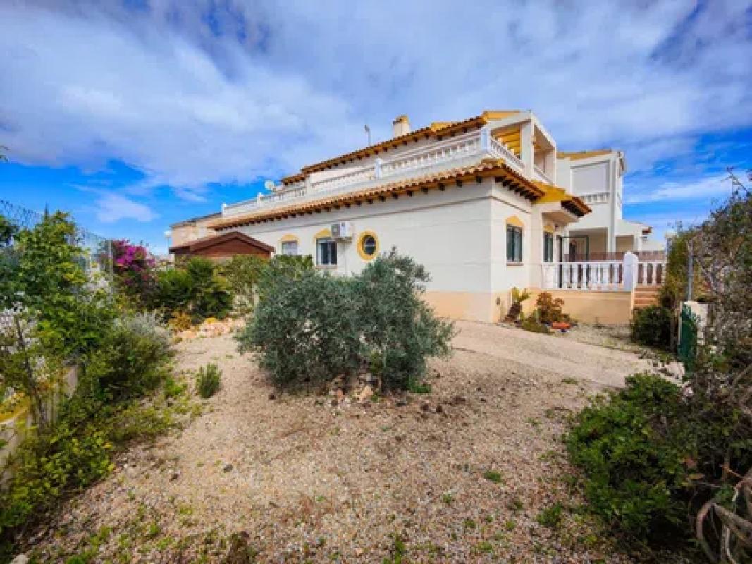 Sale of independent chalet in Barrio Los Balcones y los Altos, Orihuela
photo 2