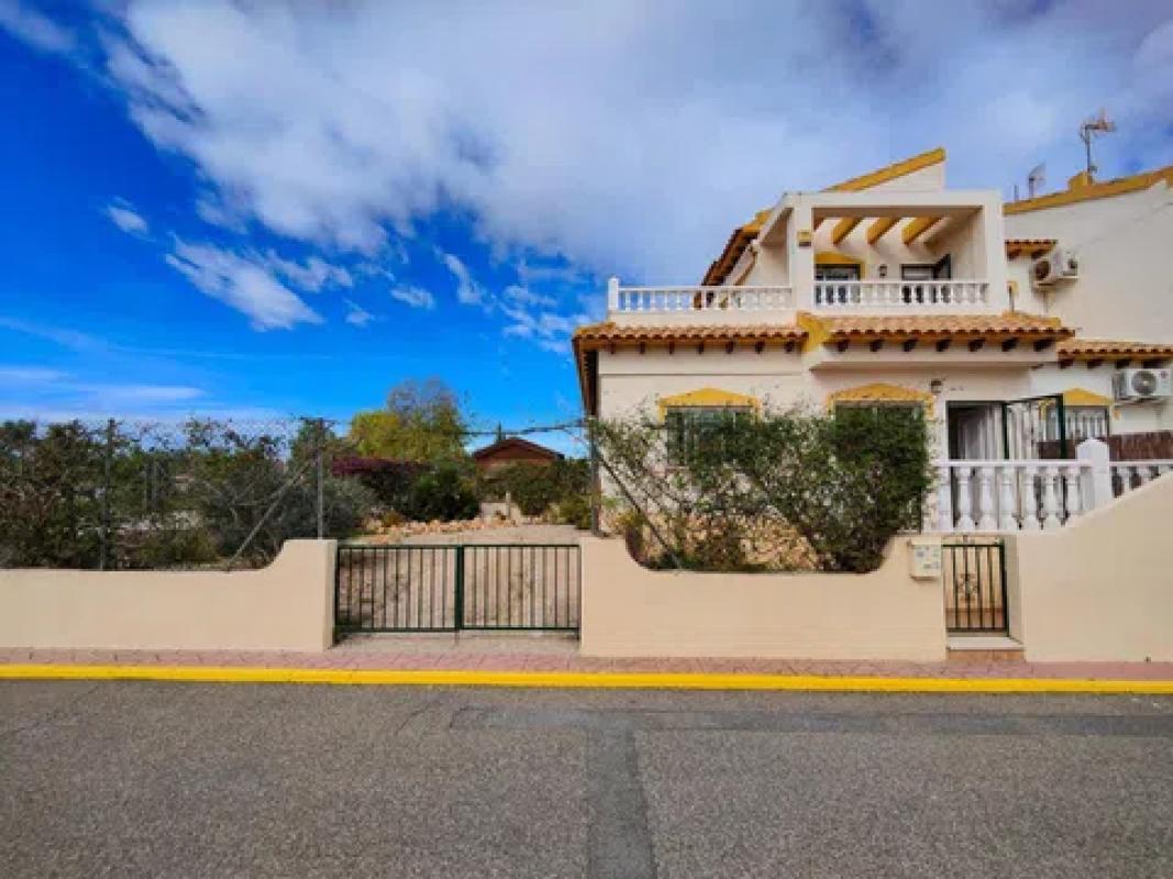 Sale of independent chalet in Barrio Los Balcones y los Altos, Orihuela
photo 4