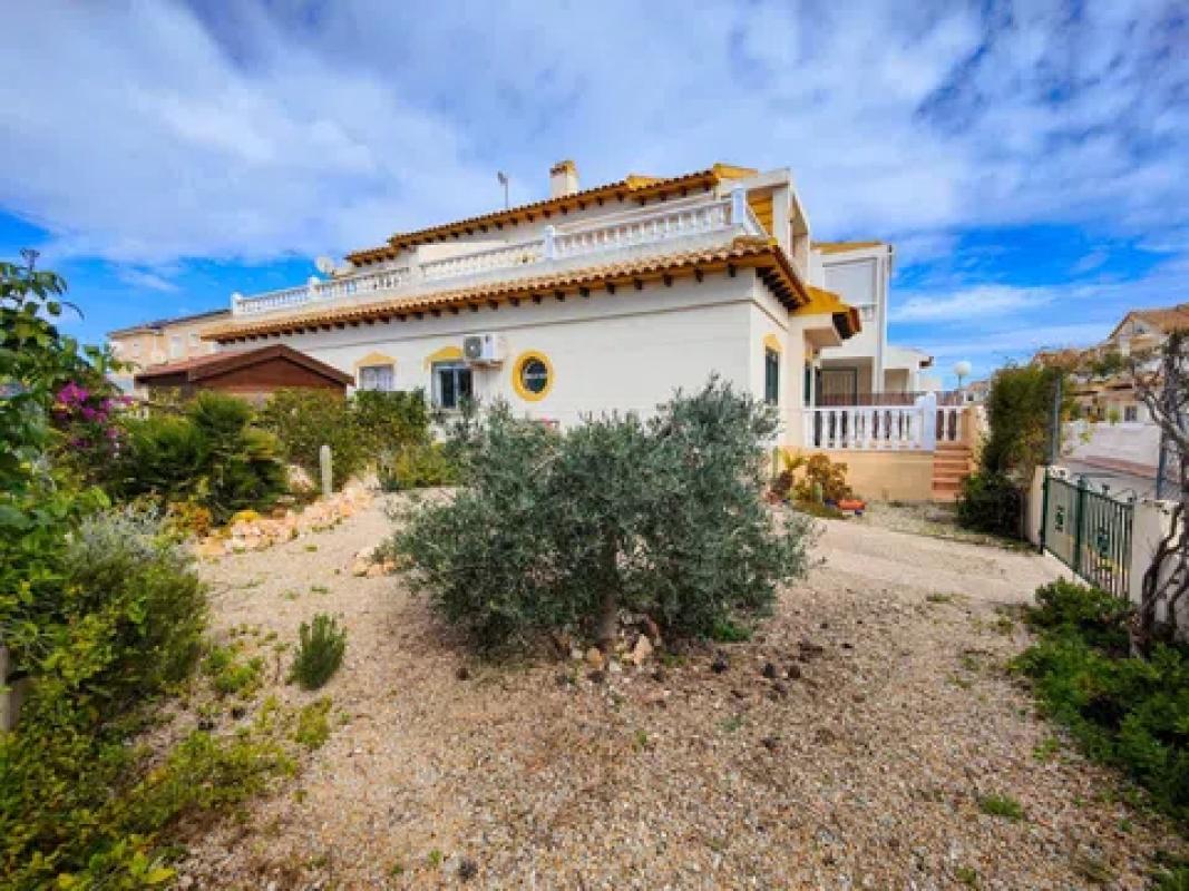 Sale of independent chalet in Barrio Los Balcones y los Altos, Orihuela
photo 5