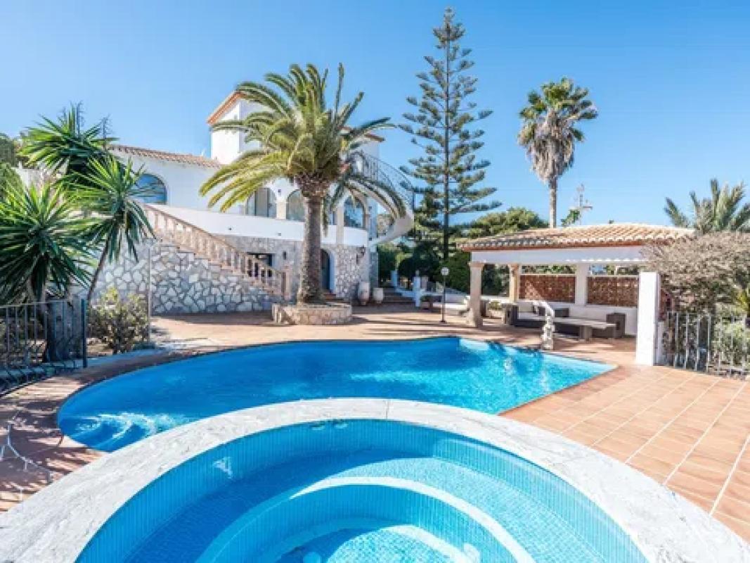 Sale of independent chalet in Calle George Gershwin, Jávea/Xàbia
photo 3