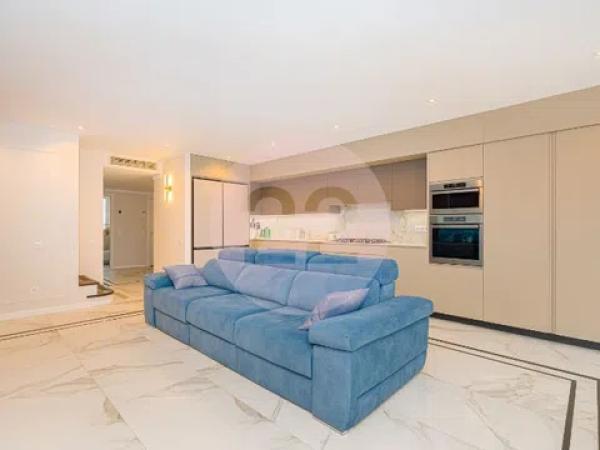 Chalet independiente en venta en Avenida de Gijón, Alicante / Alacant
thumbnail 2
